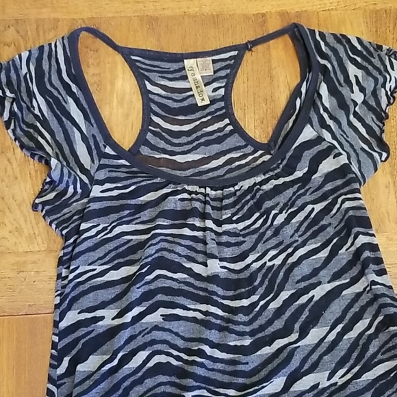 Zebra print top - Picture 2 of 5